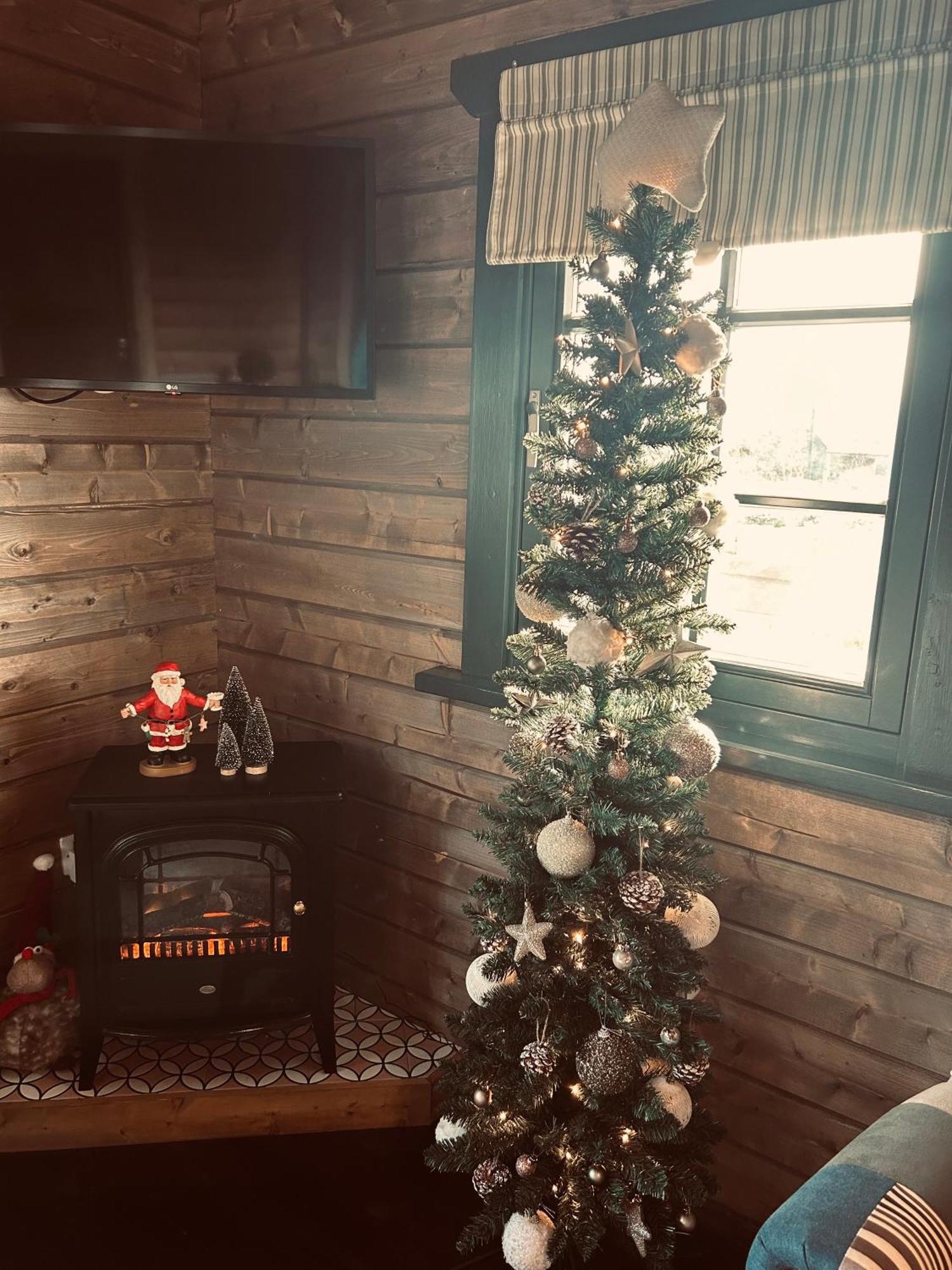 Little Rock Retreat Log Cabin With Hot Tub Castletown Gheoghegan Dış mekan fotoğraf